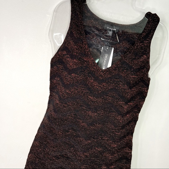 NEW Le Chateau Black & Metallic Red Zigzag Knit Tank Top Women’s Size XS - Picture 3 of 9